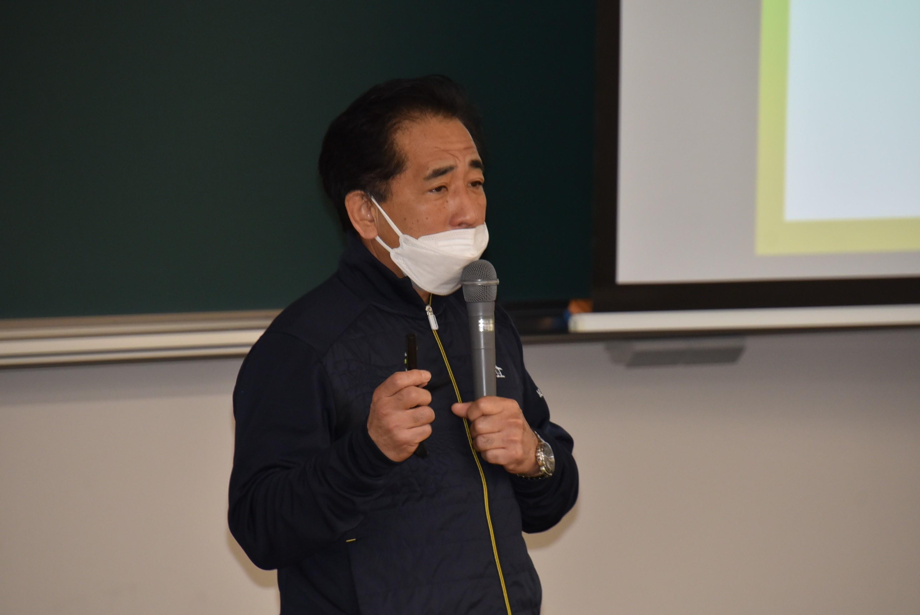 「健康サポート薬局」の役割などを解説する梅田教授
